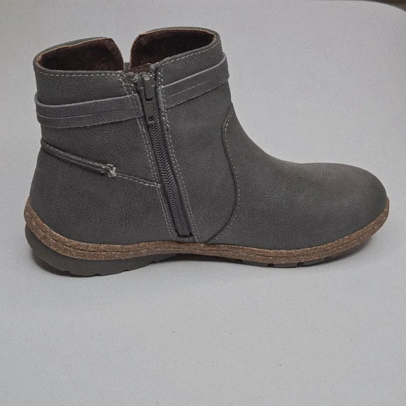 BOC by Born Women Addi Gray Flat Ankle Boots Booties Size 6 - Picture 2 of 9